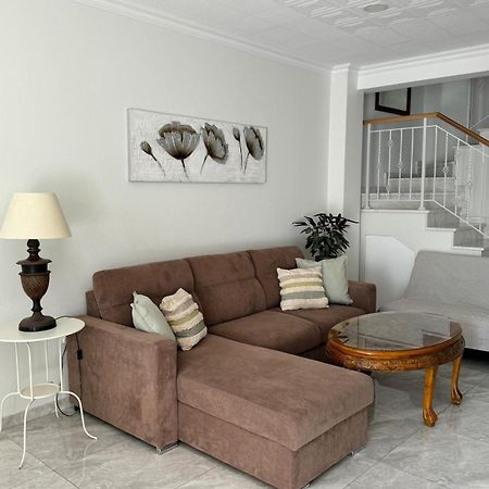 Seaside Serenity Villa ลาร์นาคา ภายนอก รูปภาพ