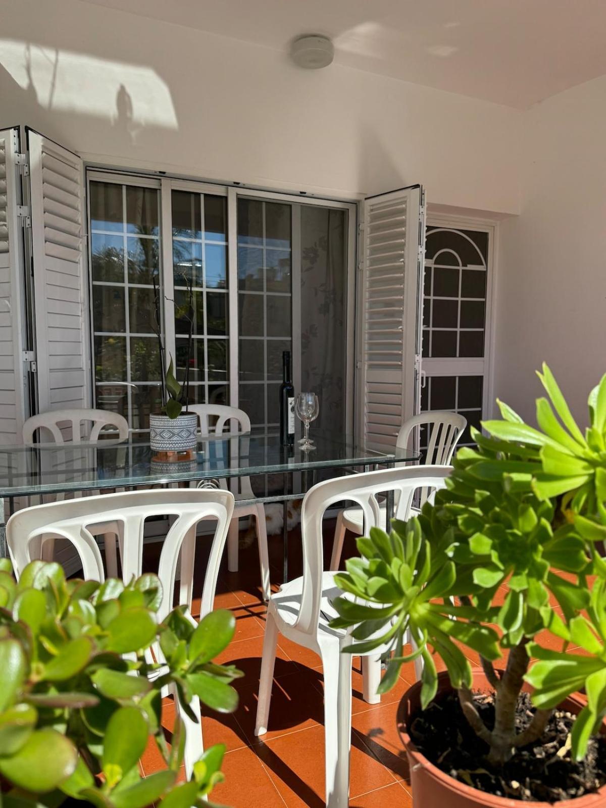 Seaside Serenity Villa ลาร์นาคา ภายนอก รูปภาพ